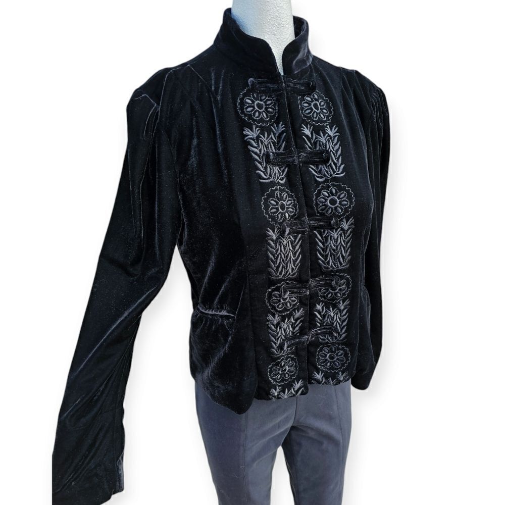 🖤 Cropped Velvet Blazer | Embroidered | Snap Front | Size M